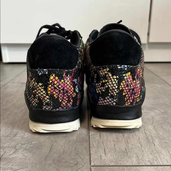 NWOT ADIDAS Rare Limited Edition ZX 700 Remastered Sneakers, M6.5 W8.5 - Picture 5 of 9